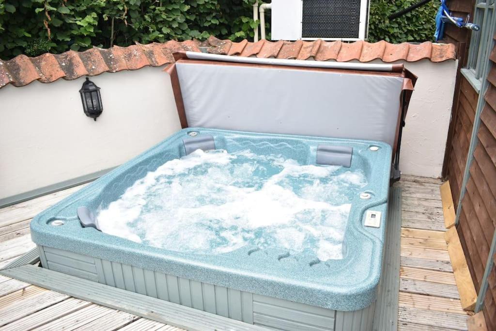 Country House - Pool Jacuzzi - Perfect For Celebrations, Work People Chard Exterior photo