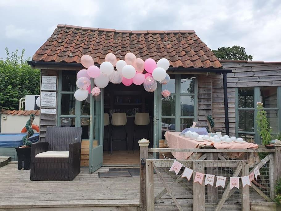 Country House - Pool Jacuzzi - Perfect For Celebrations, Work People Chard Exterior photo