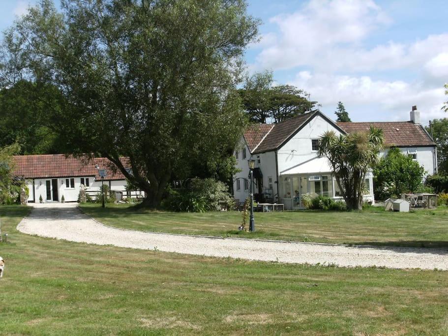 Country House - Pool Jacuzzi - Perfect For Celebrations, Work People Chard Exterior photo